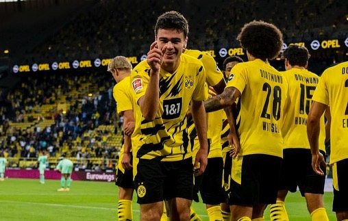 多特蒙德中场核心罗伊斯复出,助攻双响助球队登顶